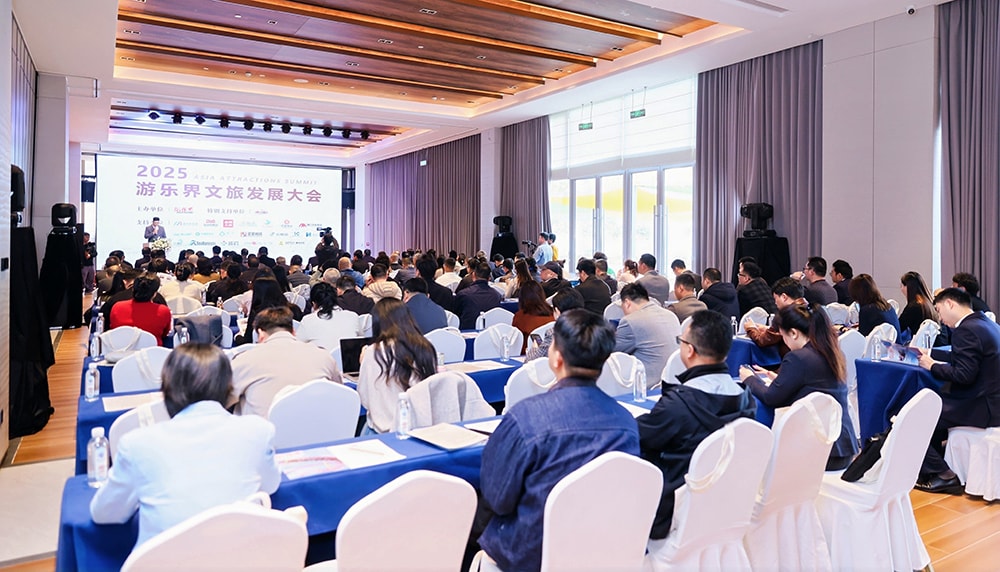 科技铸就非凡体验，专业成就行业标杆——今年会游乐荣膺2025金冠奖“杰出水滑道设备奖”