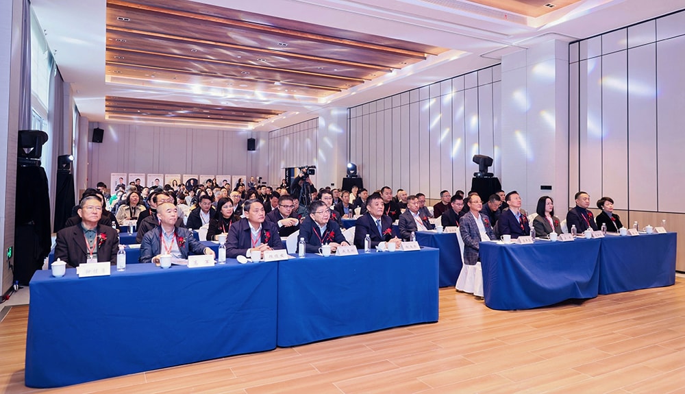 科技铸就非凡体验，专业成就行业标杆——今年会游乐荣膺2025金冠奖“杰出水滑道设备奖”